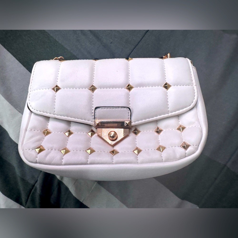 Fashion nova purse in pristine condition